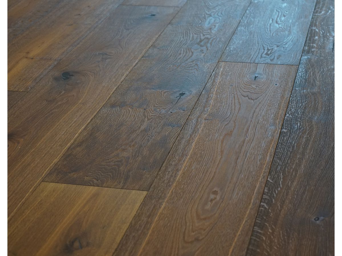 Parkett QUALIWOOD CABANE XL Grialetsch Eiche stark angeräuchert rustikal tief gebürstet schwarz gekittet natur geölt gefast